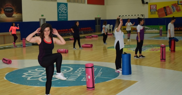 Bursa Nilüfer'de kadın çalışanlar "Tabata" ile form tutuyor