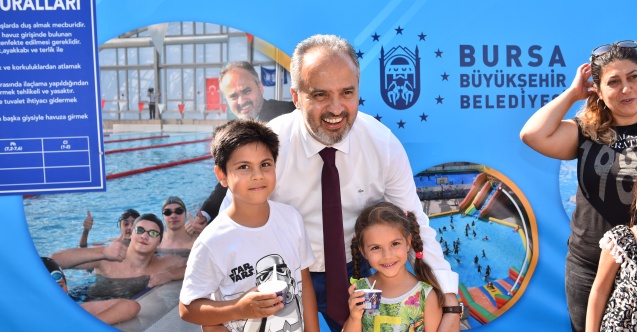 Bursa'da okul bahçesinde yüzme keyfi