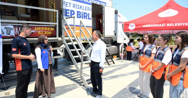 Osmangazi’de gerçek gibi deprem eğitimi
