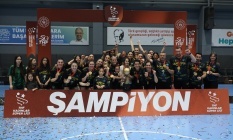 Bursa Büyükşehir Belediyespor sezonun üçüncü kupasına da kavuştu