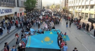 TÜRKSOY’dan Dündar’a Onur Madalyası