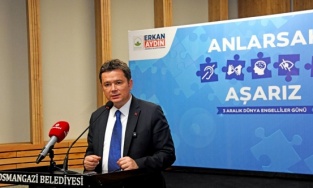 Başkan Erkan Aydın engelleri sevgiyle aştı