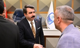 Başkan Oktay Yılmaz, belediye personeliyle bayramlaştı