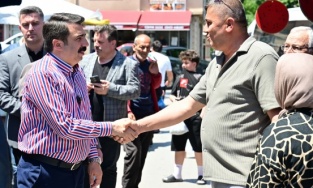 Başkan Yılmaz esnaf ve vatandaşla bayramlaştı