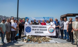 Büyükşehir'den Gemlik'te deniz dibi temizliği