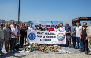 Büyükşehir'den Gemlik'te deniz dibi temizliği