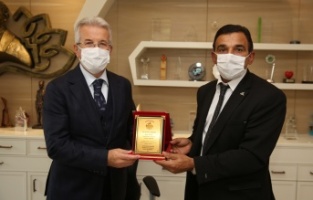 Anavatan Partisi’nden Turgay Erdem’e teşekkür plaketi