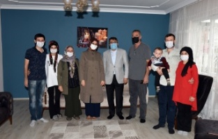 Biz büyük bir aileyiz