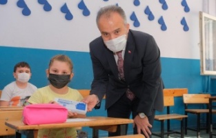 Büyükşehir’den öğrencilere hijyen seti