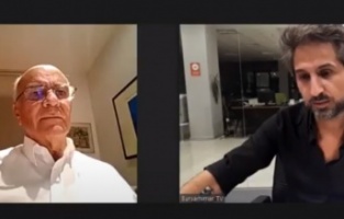 Diplomayı eline alan gökdelen dikiyor