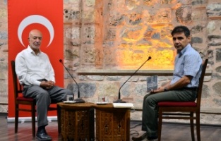 Edebiyat Söyleşileri’nin konuğu Mengüşoğlu