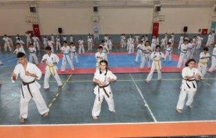 Kış spor okulları yıldırımlı minikleri bekliyor