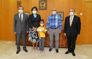 Torunu lösemiyi atlatan iş adamından LÖDER’e önemli bağış