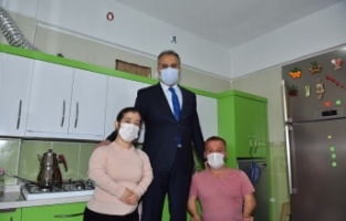 Mutlulukları boylarından büyük