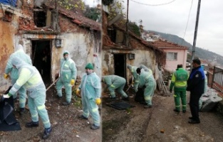 Boş evden 1 kamyon çöp çıktı