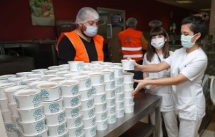 Nilüfer Belediyesi’nden sağlık çalışanlarına aşure