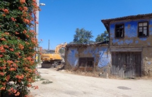 Tehlike Arz Eden Metruk Bina Yıkıldı