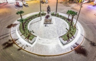 Karacabey’de Cumhuriyet Meydanı göz kamaştırıyor