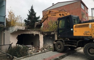 Metruk binalar tehlike olmaktan çıkıyor