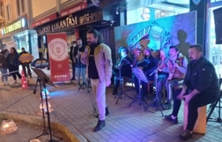 Gürsu’da pandemi akşamları konserlerle renkleniyor