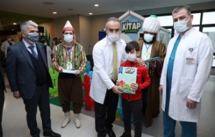 “Tok karnına 1 doz masal”