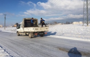 Yenişehir’de karla mücadele çalışması