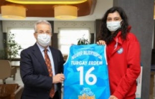 Bursa'da Nilüfer’in Sultanları’na Erdem’den tam destek