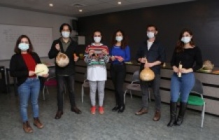 Bursa Nilüfer'de sebzeleri kullanarak ritim yapıyorlar