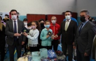 Kestel Belediyesi’nden sporculara malzeme ve kıyafet desteği