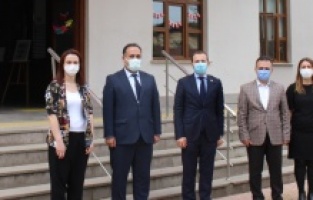 Vekil Kılıç yetiştirme yurdundaki çocukların bayramını kutladı…