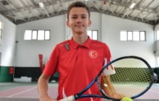 Bursa'da genç raketin hedefi Avrupa Şampiyonluğu