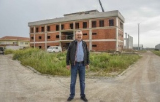 Karacabey'de spor kompleksi inşaatı tam gaz