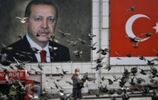 Osmangazi’de aç kalan güvercinler beslendi