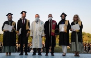 Fen-Edebiyat Fakültesi’nde mezuniyet sevinci