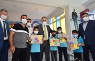 Küçük yazarlara sürpriz ziyaret