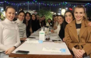 Nilüfer Belediye Spor ve Kaunas kadın voleybolcuları yemekte buluştu