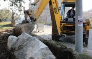 Gemlik’te 1800 yıllık lahit kapağı bulundu