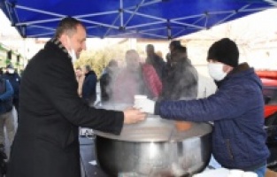 İznik Belediyesi'nden içleri ısıtan ikram