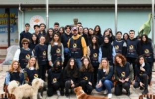 Gönüllü öğrenciler, leyleklerin yaşam alanlarını temizledi