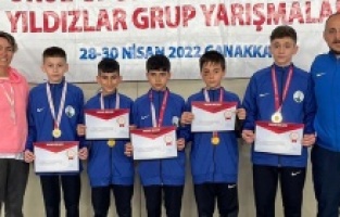 Osmangazili Badmintoncular birincilik kürsüsünde