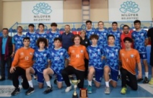Nilüferli  hentbolcular kupayla döndü