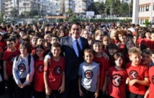 Dündar, 12 bin 200 öğrenci ile buluştu