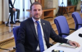 AK Partili Ahmet Kılıç: "Türkiye hizmetlerle donatılıyor"