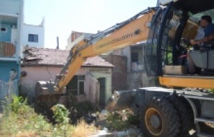 Metruklar yıkılıyor vatandaşın yüzü gülüyor