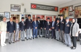 Başkan Özdemir şehit yakınlarını ve gazileri ziyaret etti