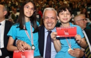 Okuma şampiyonları ödüllerini aldı