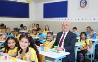 Başkan Bozbey, çocukların ilk ders zili heyecanına ortak oldu