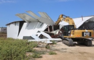 Büyükbalıklı’da 2 kaçak yapı daha yıkıldı