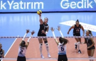 Nilüfer Belediyespor Eker, Kupa Voley'e galibiyetle başladı