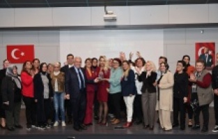 Başkan Şadi Özdemir Nilüferli kadınların ödül sevincini paylaştı